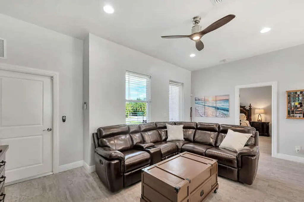 3196 Connecticut Avenue Naples FL 34112