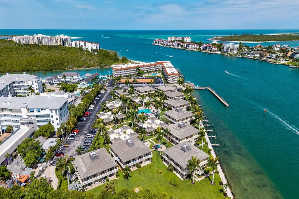 Marco Island FL, 1215 Edington Place, Unit M3