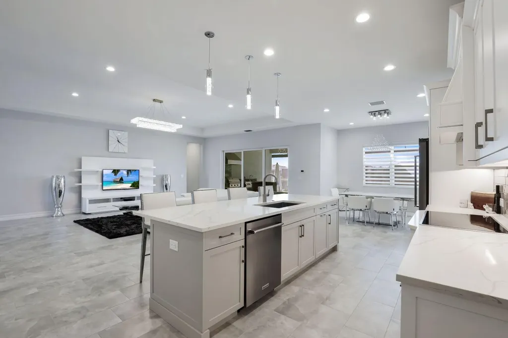 14327 Laguna Springs Lane Naples FL 34114