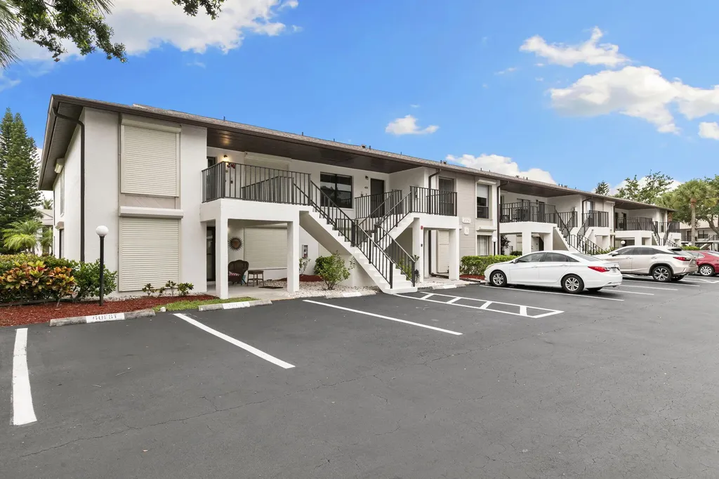 Naples FL, 236 Pebble Beach Circle, Unit A202
