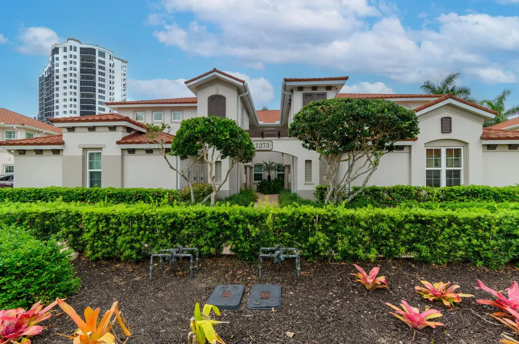 Naples FL, 1273 Rialto Way, Unit 102