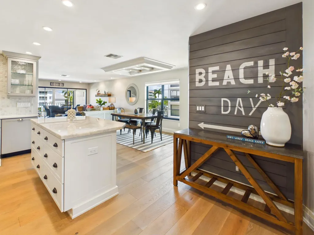 Marco Island FL, 1051 Swallow Avenue, Unit 208