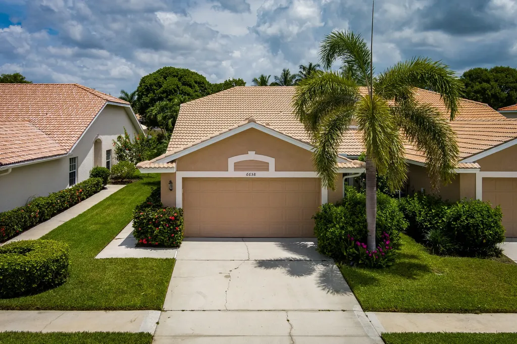 6658 Castlelawn Place Naples FL 34113