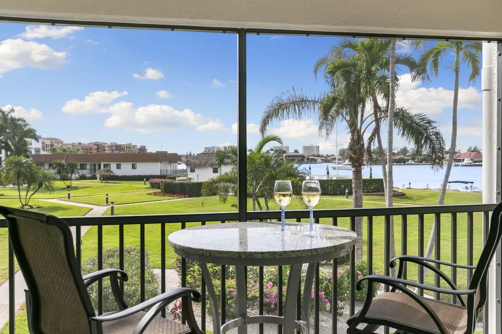Marco Island FL, 750 W Elkcam Circle, Unit 215