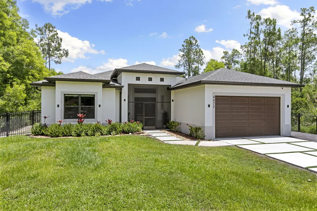 Naples FL, 4473 Golden Gate Boulevard E