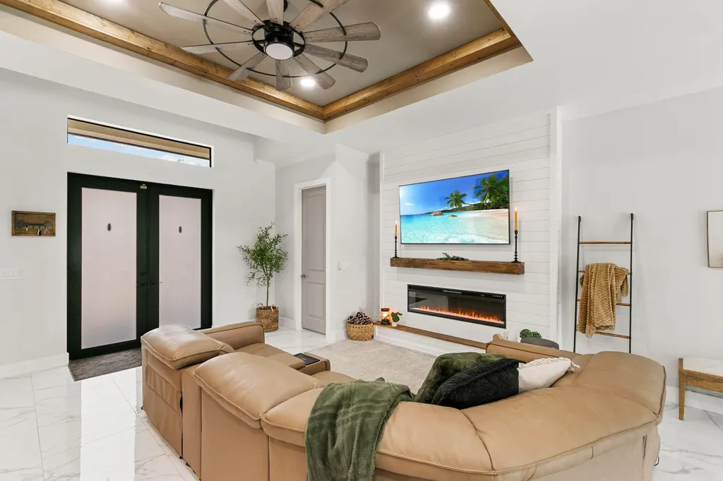4473 Golden Gate Boulevard E Naples FL 34120