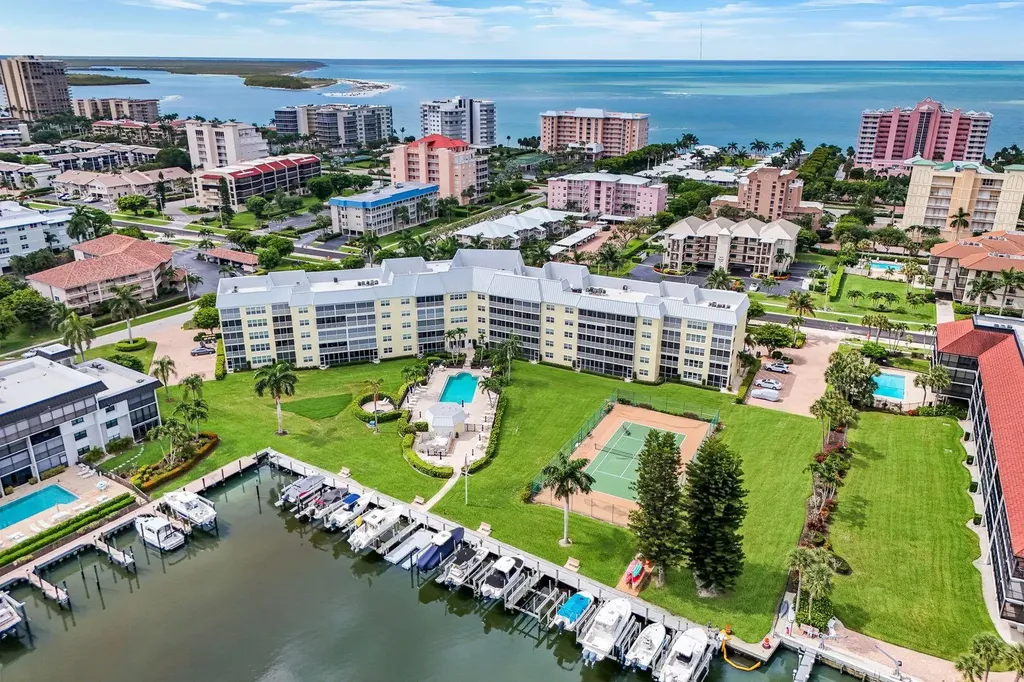 Marco Island FL, 1011 Swallow Avenue, Unit 105