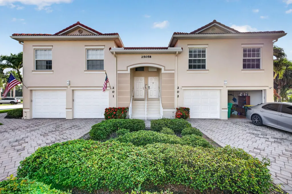 Naples FL, 25058 Peacock Lane, Unit 202