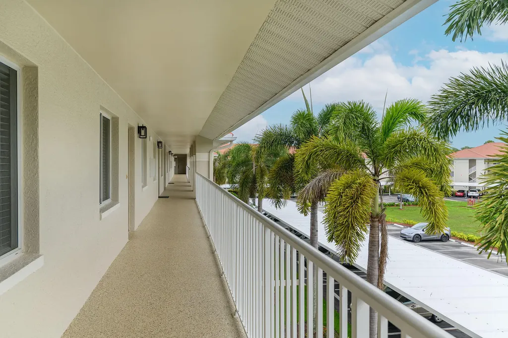 1100 Eastham Way Naples FL 34104