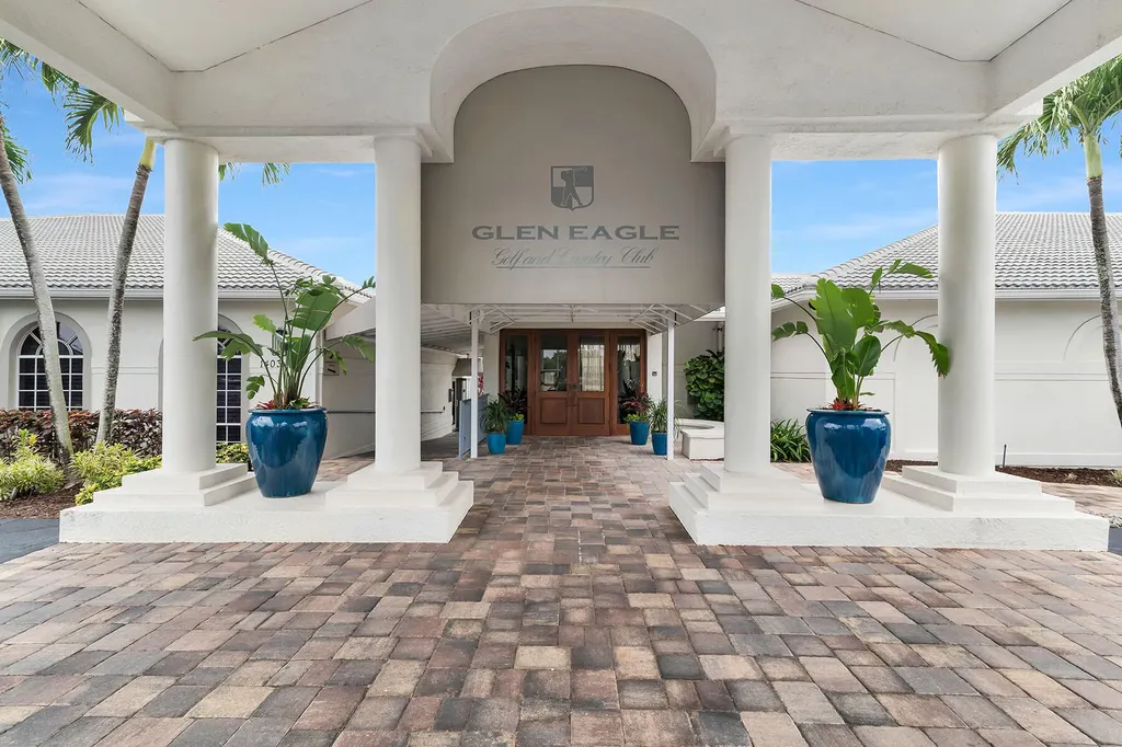1100 Eastham Way Naples FL 34104