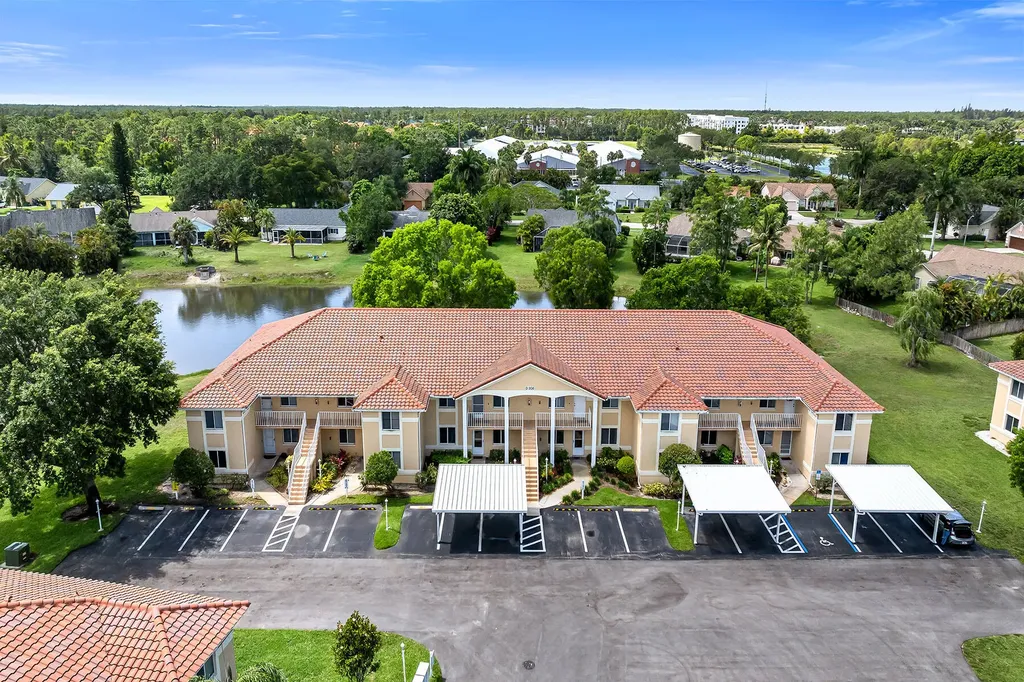 Naples FL, 208 Furse Lakes Circle, Unit D6