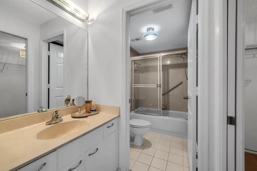 208 Furse Lakes Circle Naples FL 34104