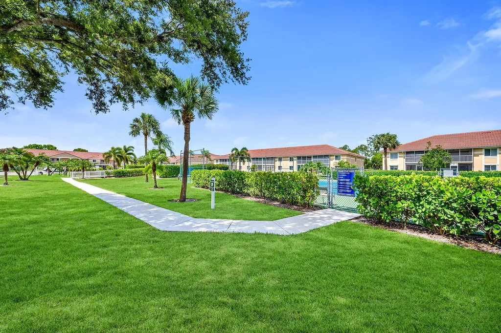 208 Furse Lakes Circle Naples FL 34104
