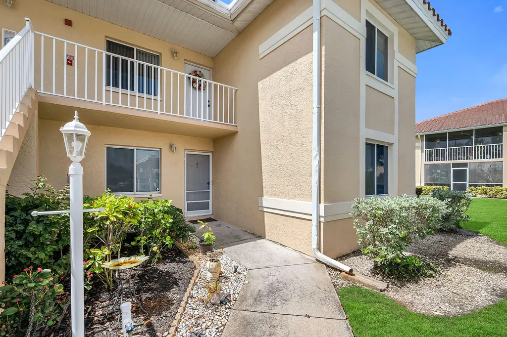 208 Furse Lakes Circle Naples FL 34104