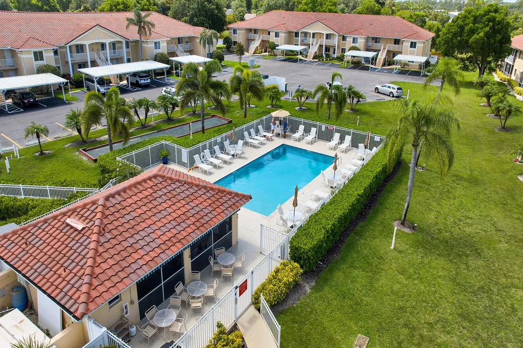 208 Furse Lakes Circle Naples FL 34104