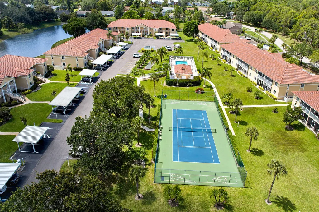208 Furse Lakes Circle Naples FL 34104