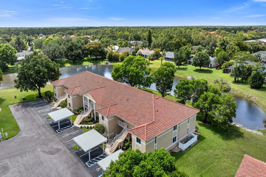 208 Furse Lakes Circle Naples FL 34104