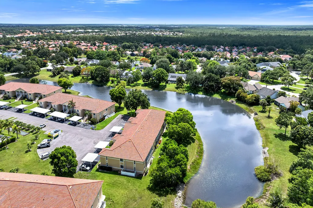 208 Furse Lakes Circle Naples FL 34104