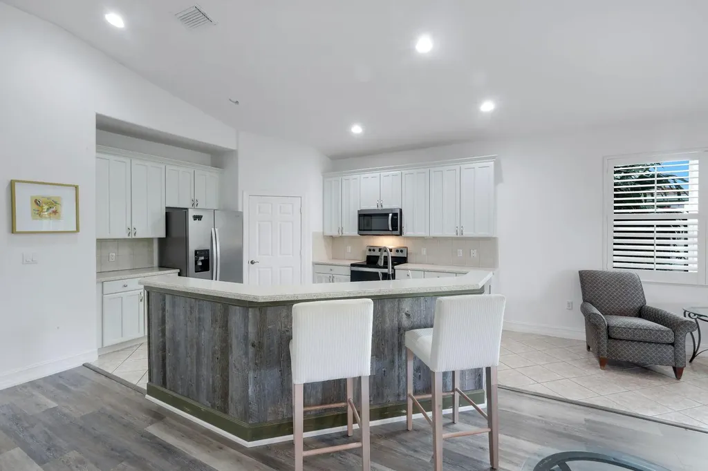 1277 Rialto Way Naples FL 34114
