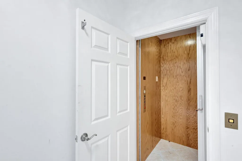 1277 Rialto Way Naples FL 34114