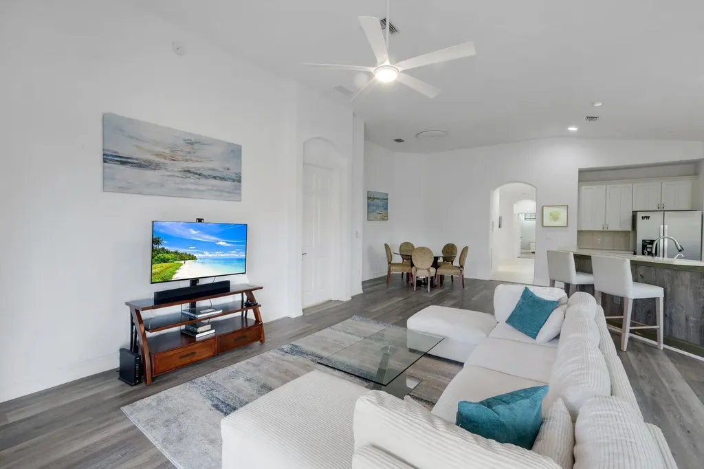 1277 Rialto Way Naples FL 34114