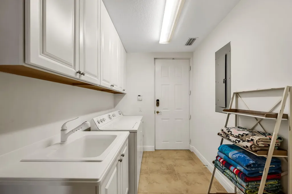 3141 Aviamar Circle Naples FL 34114