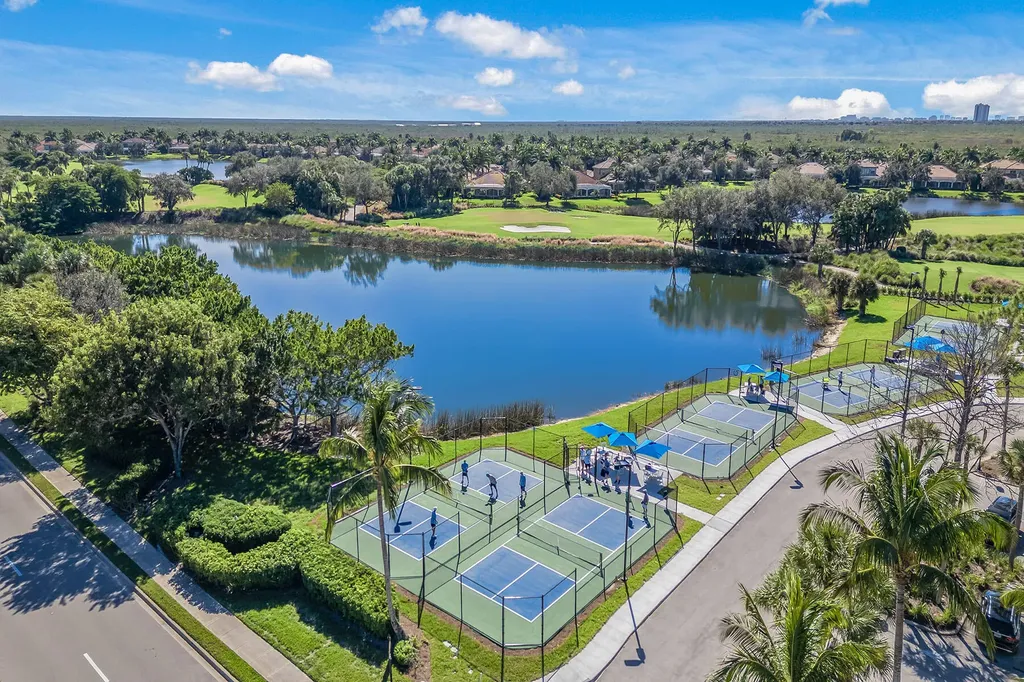 3141 Aviamar Circle Naples FL 34114