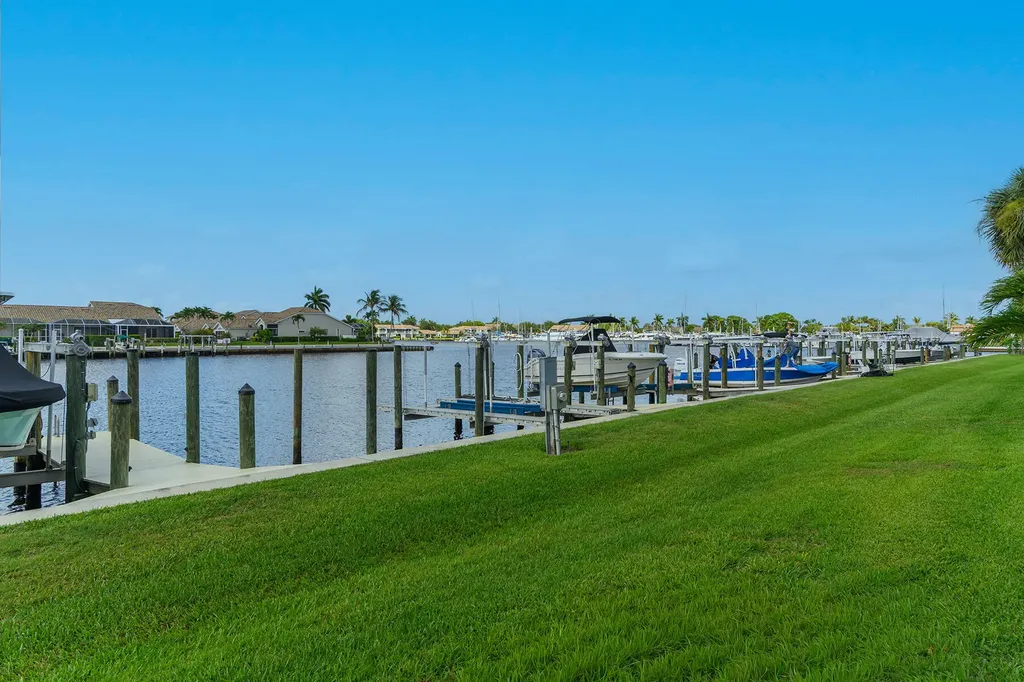 370 Stella Maris Drive N Naples FL 34114