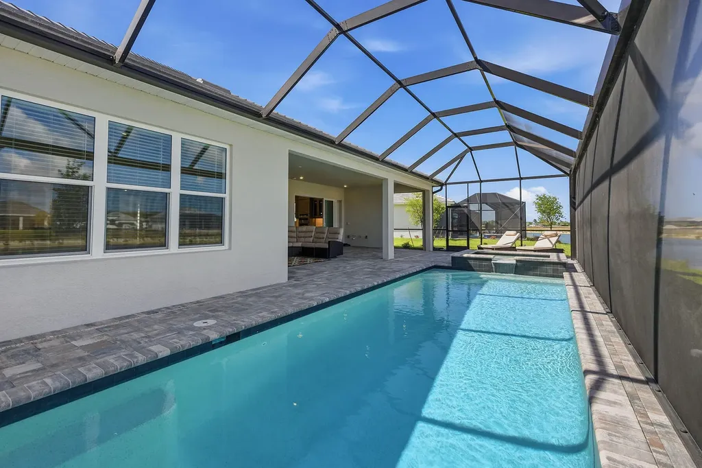 15743 Modena Street Naples FL 34114