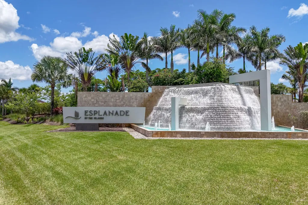 15743 Modena Street Naples FL 34114