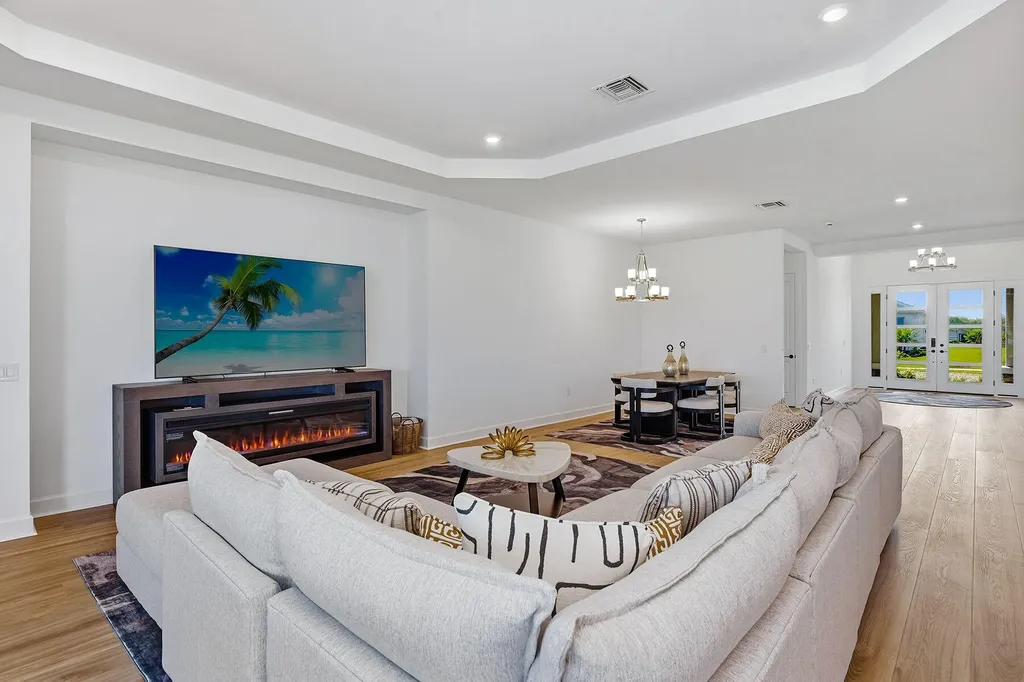 15743 Modena Street Naples FL 34114