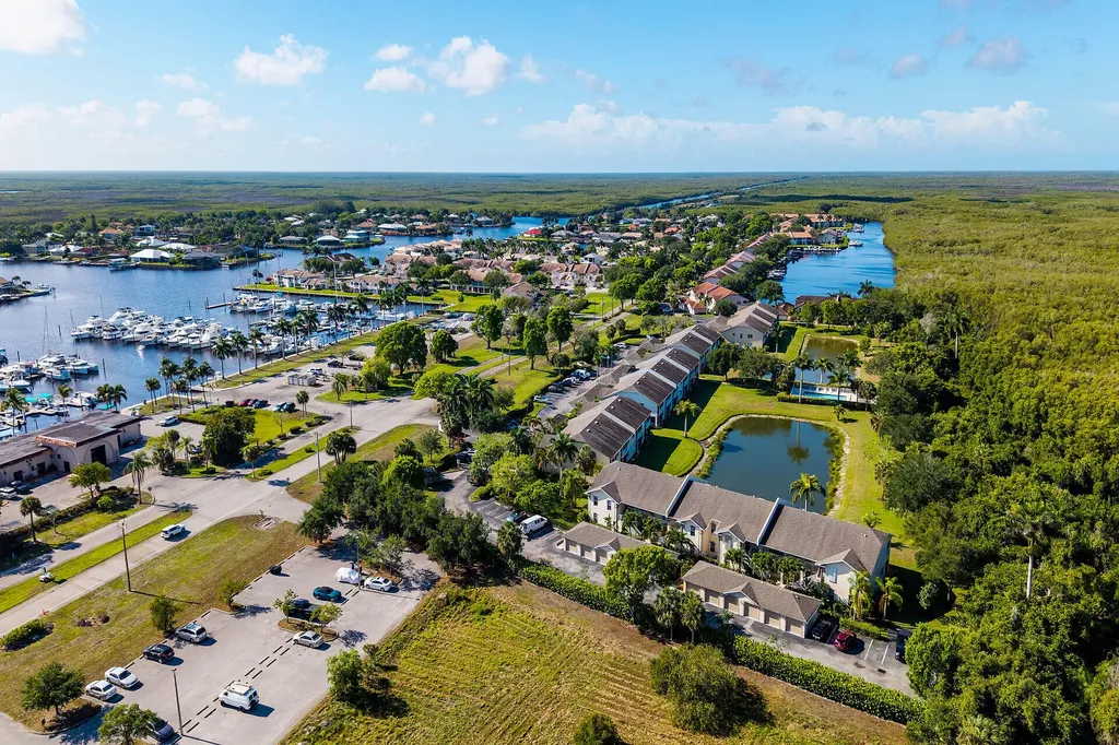 350 Newport Drive Naples FL 34114