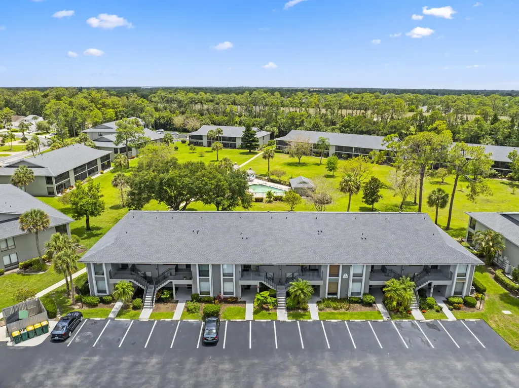 1208 Commonwealth Circle Naples FL 34116