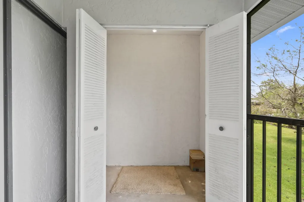 1208 Commonwealth Circle Naples FL 34116