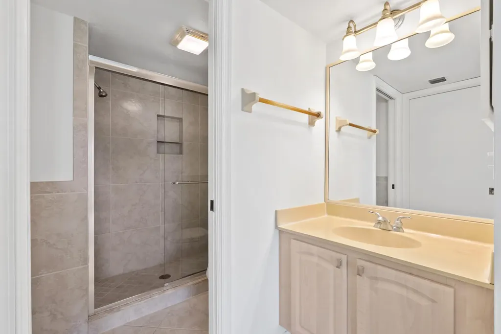 1208 Commonwealth Circle Naples FL 34116