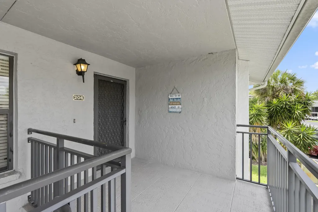 1208 Commonwealth Circle Naples FL 34116