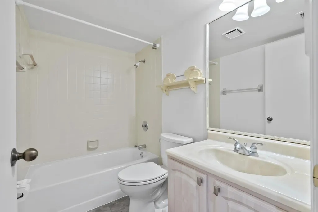 1208 Commonwealth Circle Naples FL 34116