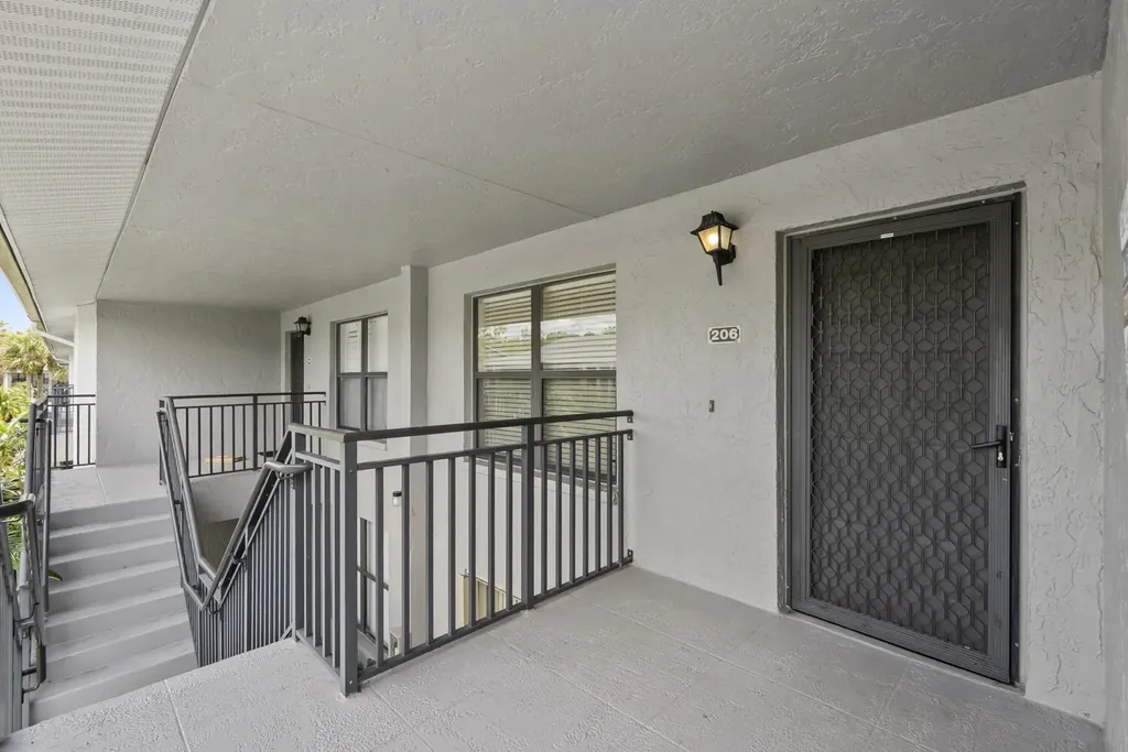 1208 Commonwealth Circle Naples FL 34116