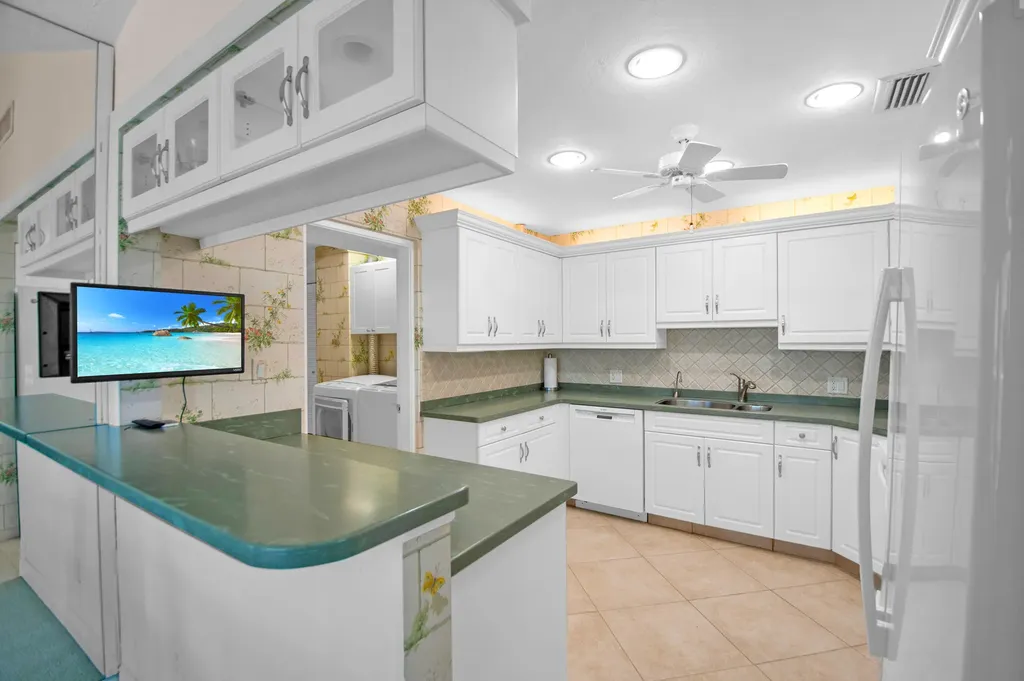 60 W Pelican Naples FL 34113