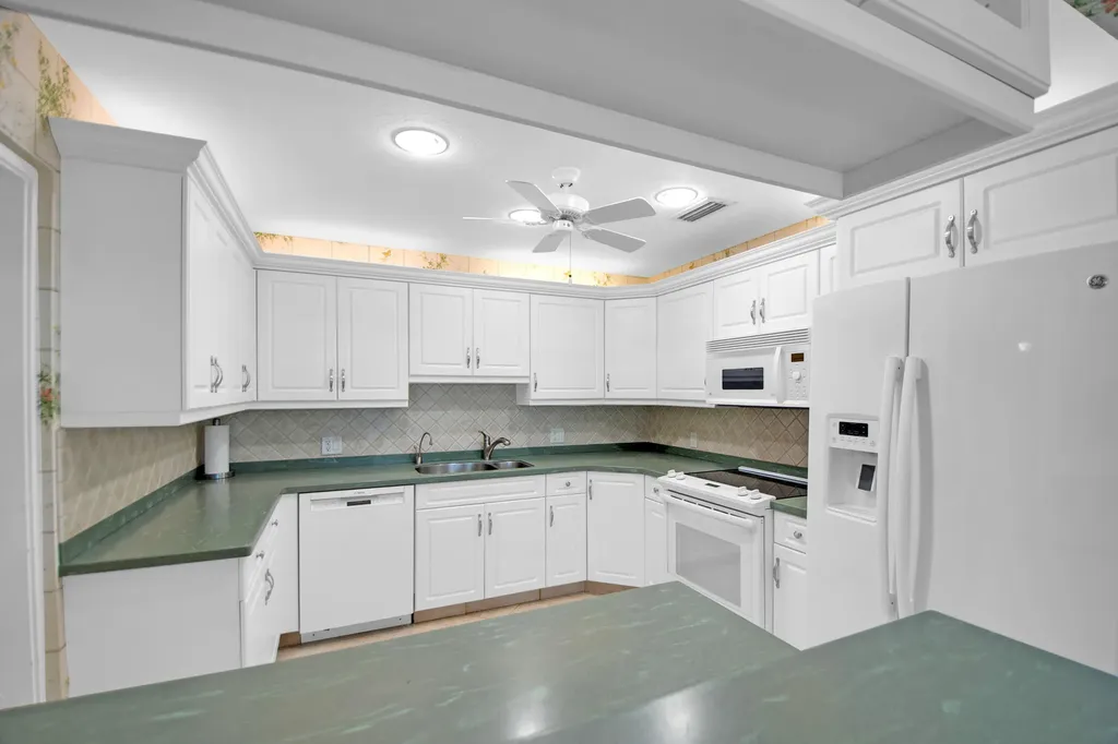 60 W Pelican Naples FL 34113
