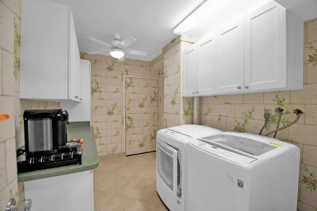 60 W Pelican Naples FL 34113