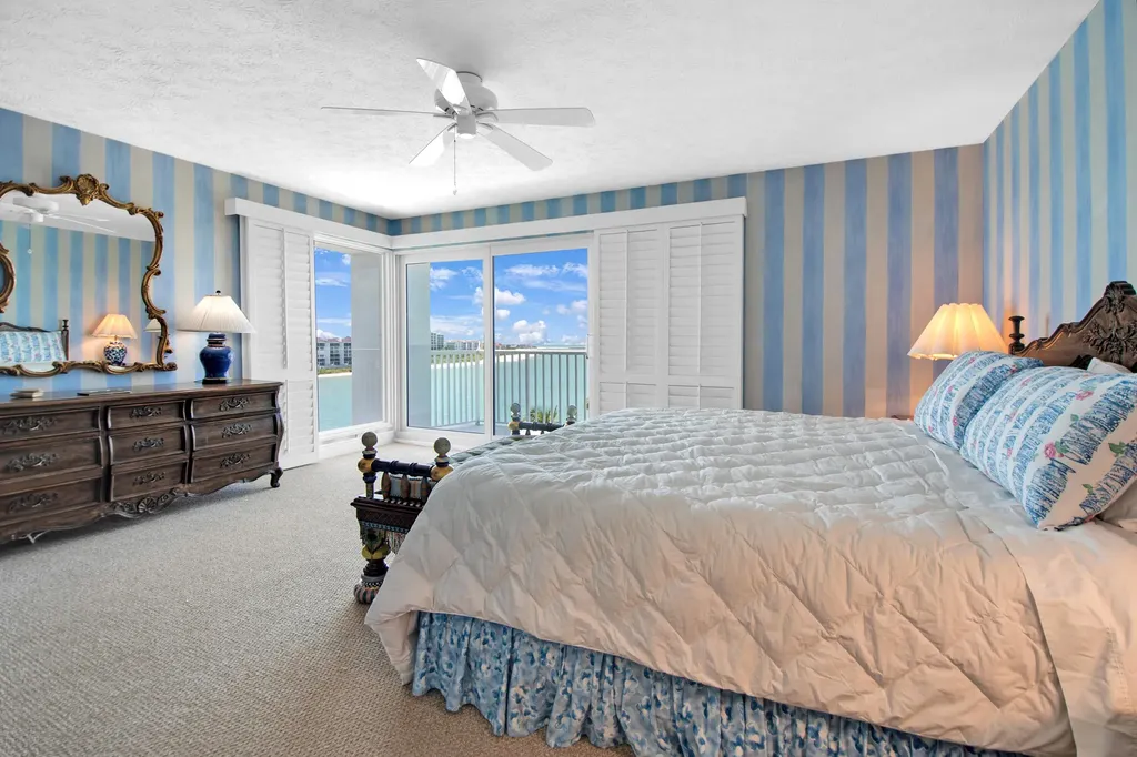 60 W Pelican Naples FL 34113