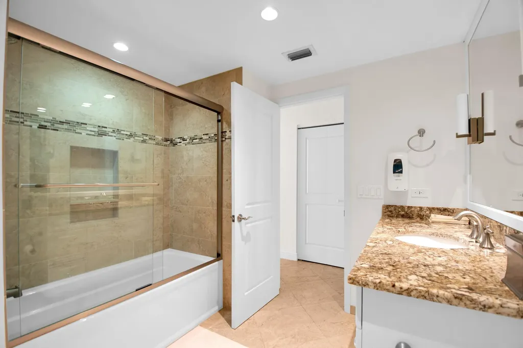 60 W Pelican Naples FL 34113