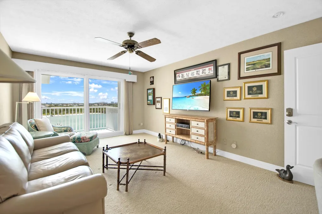 60 W Pelican Naples FL 34113