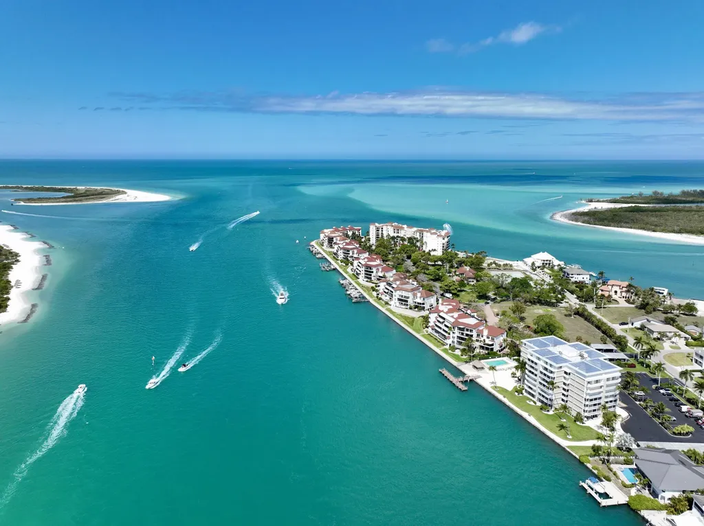 60 W Pelican Naples FL 34113