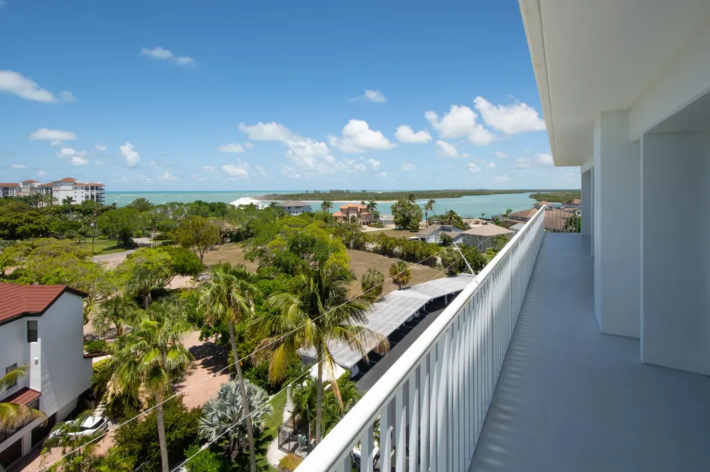 60 W Pelican Naples FL 34113