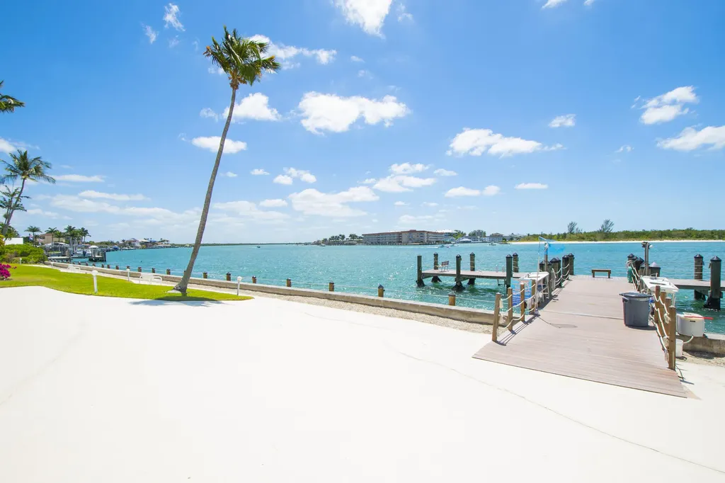 60 W Pelican Naples FL 34113