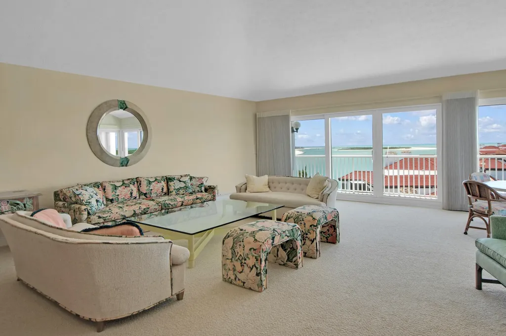 60 W Pelican Naples FL 34113