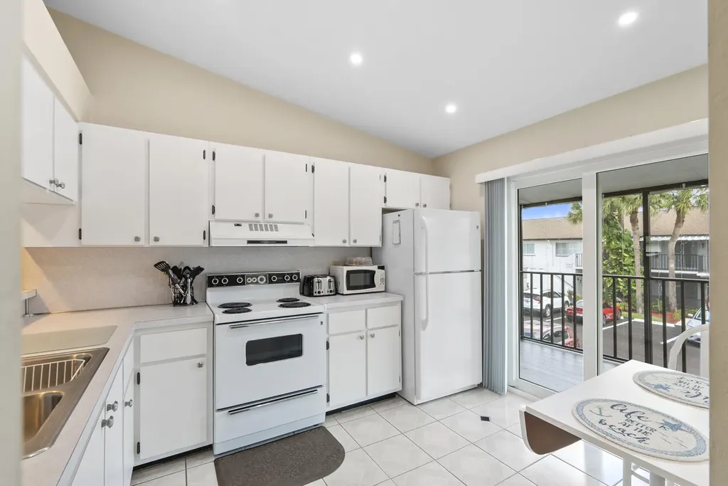 3532 Antarctic Circle Naples FL 34112