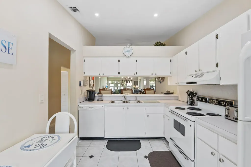 3532 Antarctic Circle Naples FL 34112